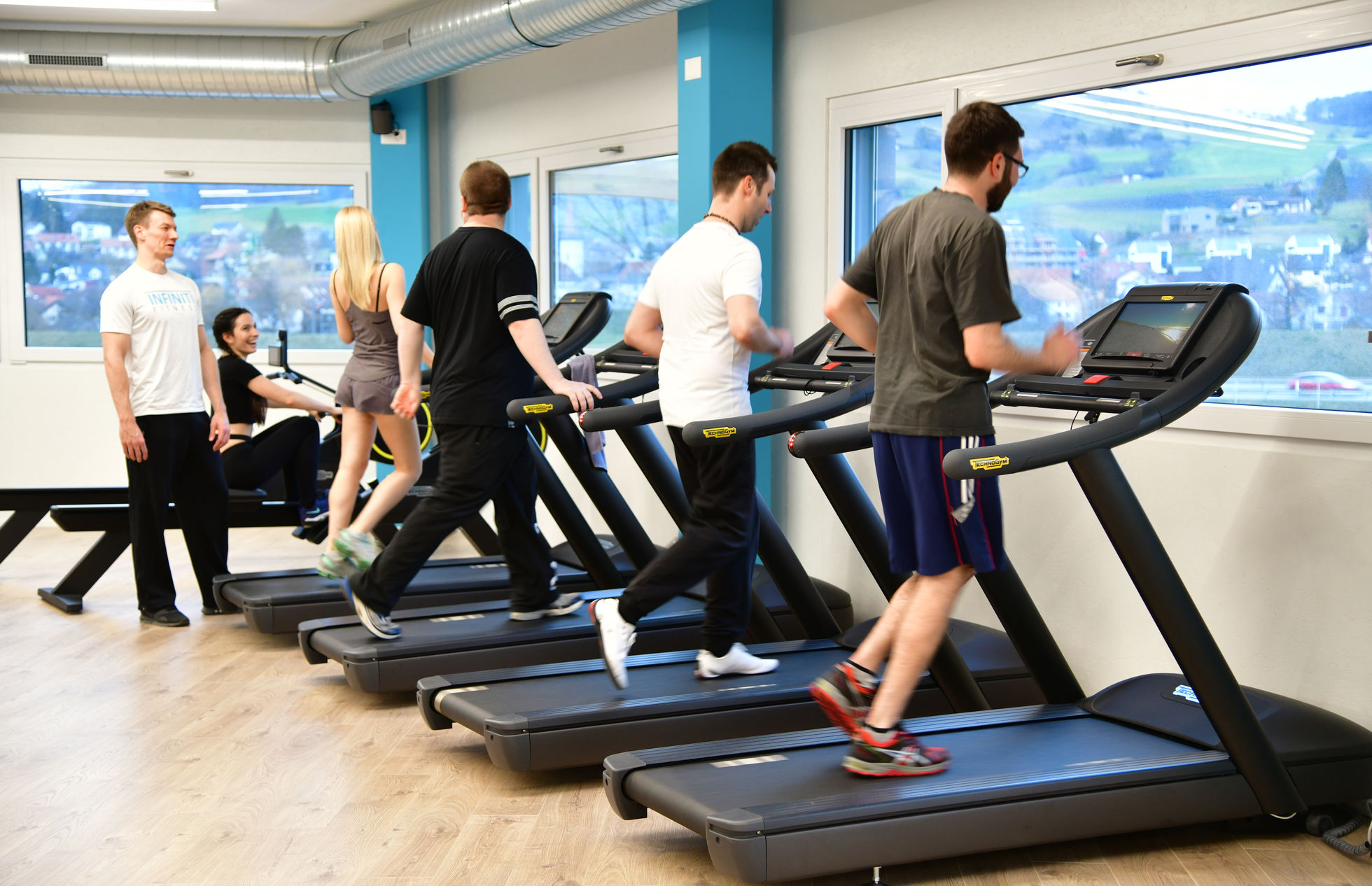 Training auf den Laufbändern im INFINITI Fitness in Frick