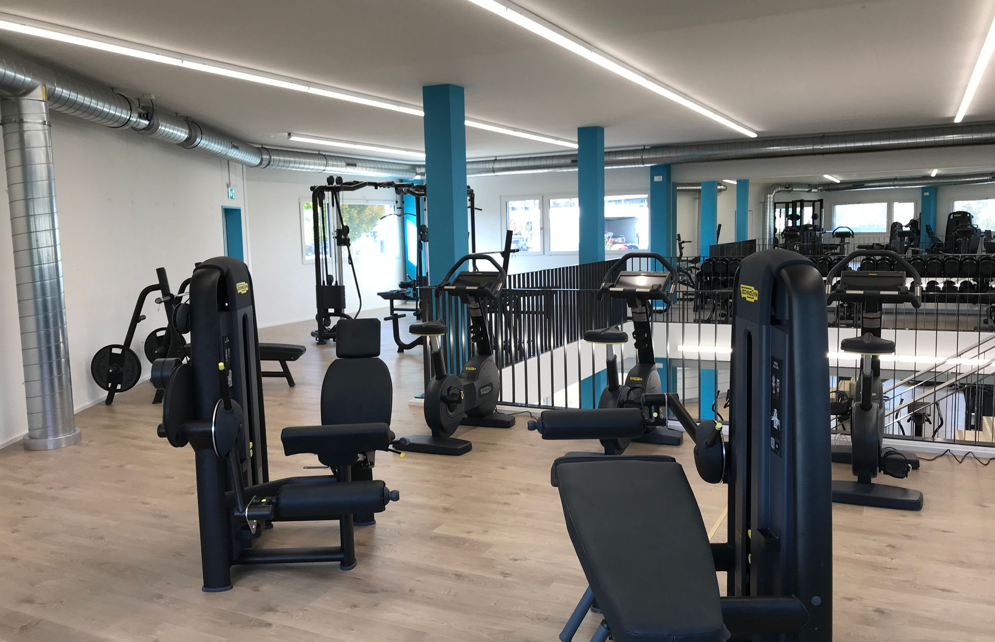 Übersicht der Kraftgeräte auf der INFINITI Trainingsfläche