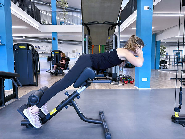 Rückenstrecker-Übung im INFINITI Fitness in Frick