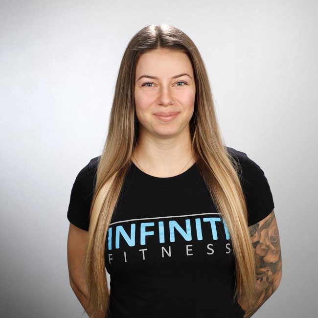 Porträt von Vanessa aus dem INFINITI Team